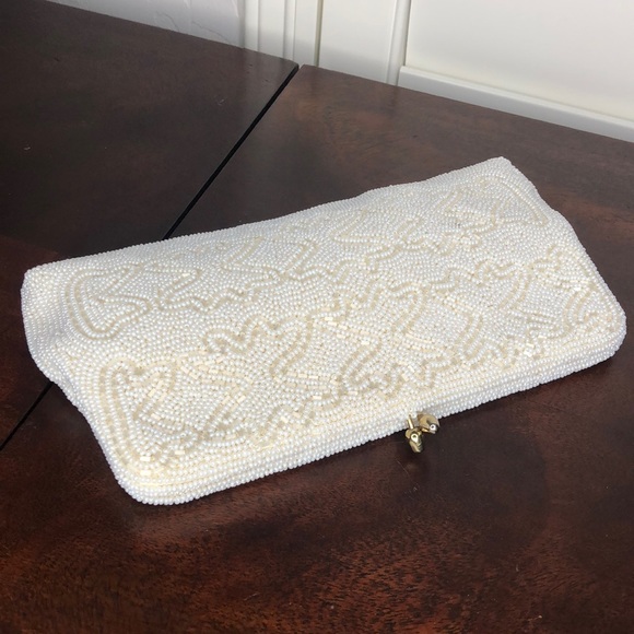 White Seed Bead Bag with Key Chain - Picture 6 of 16